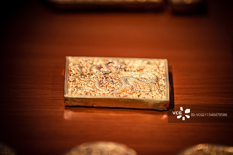 南京朝天宫藏南京太平门外板仓明墓出土明代云龙纹金板带图片素材