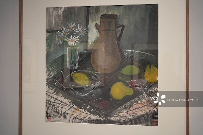 林风眠《茶壶水果》，现代艺术之路林风眠与吴冠中画展，清华大学艺术博物馆图片素材