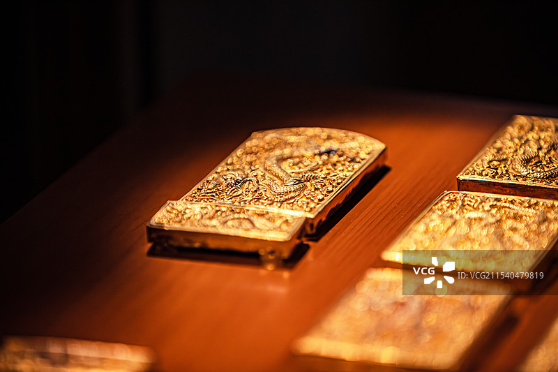 南京朝天宫藏南京太平门外板仓明墓出土明代云龙纹金板带图片素材