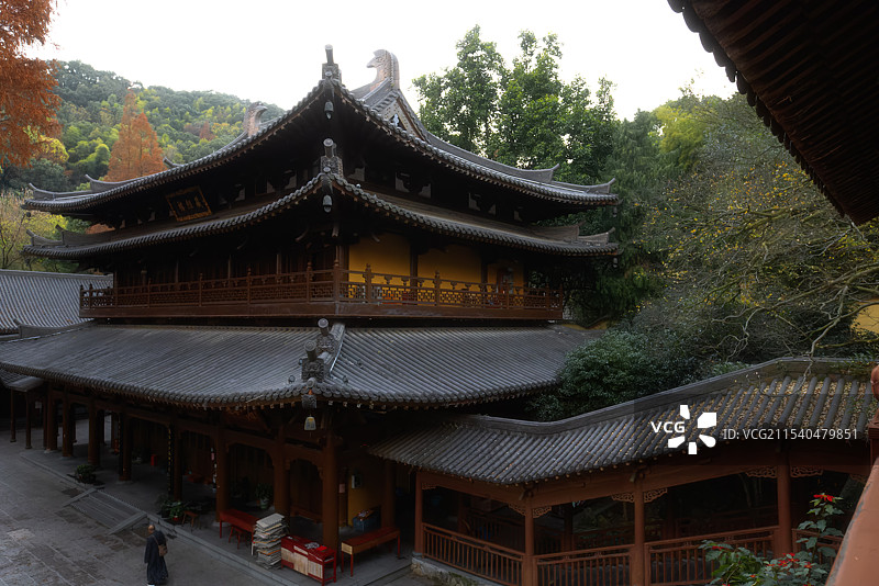 山寺僧归图片素材