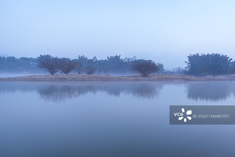 水库日出晨雾图片素材