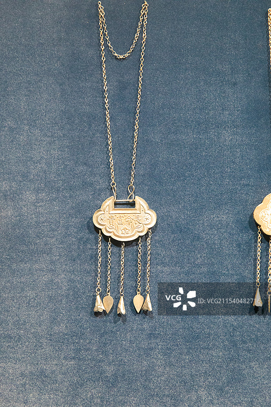 定州博物馆金翠明珠金锁图片素材