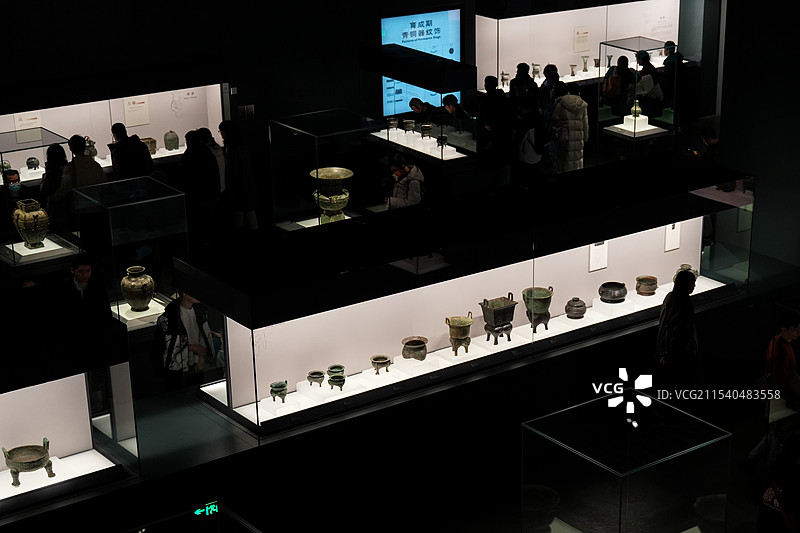 上海博物馆青铜馆参观人群图片素材