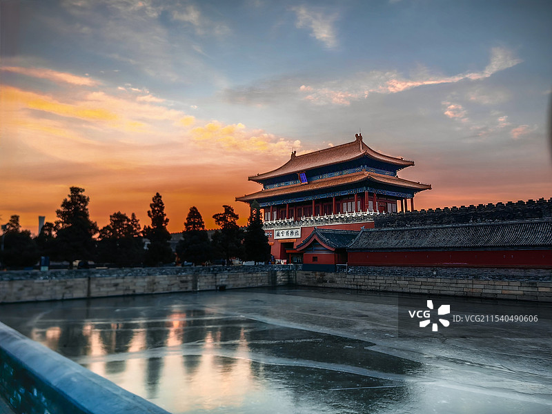 朝霞映照神武门图片素材