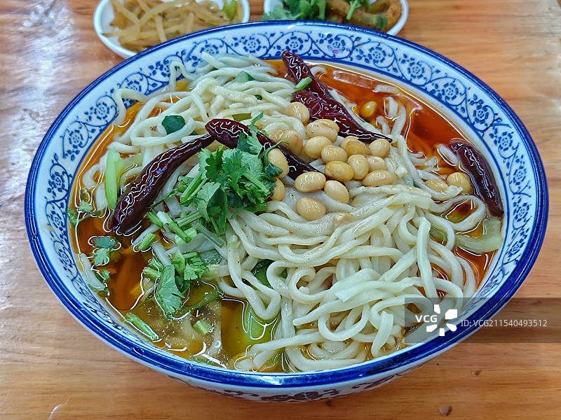 一晚美味的板面图片素材