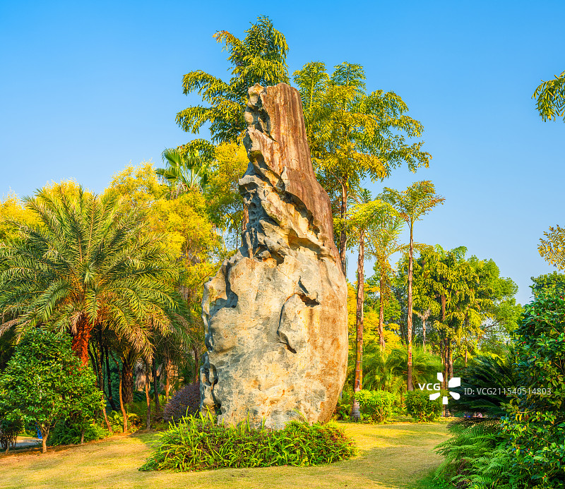 广西柳州马鹿山公园里的奇石与园林景观图片素材