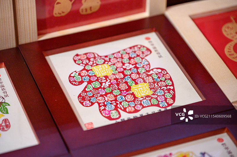 非物质文化遗产十二生肖蛇年丰宁满族剪纸，过年——春节主题展，中国工艺美术馆，中国非物质文化遗产馆图片素材