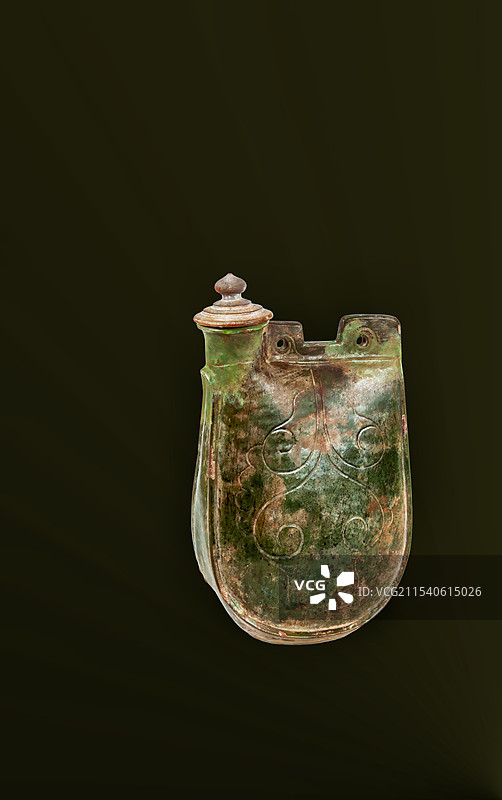 古代文明，辽代，绿釉划花带盖鸡冠壶图片素材