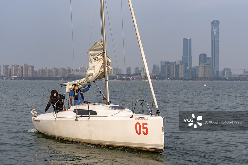 杨帆出发图片素材