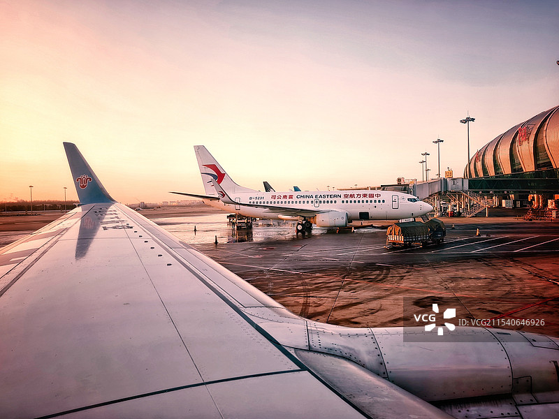 傍晚时分的机场（二）图片素材