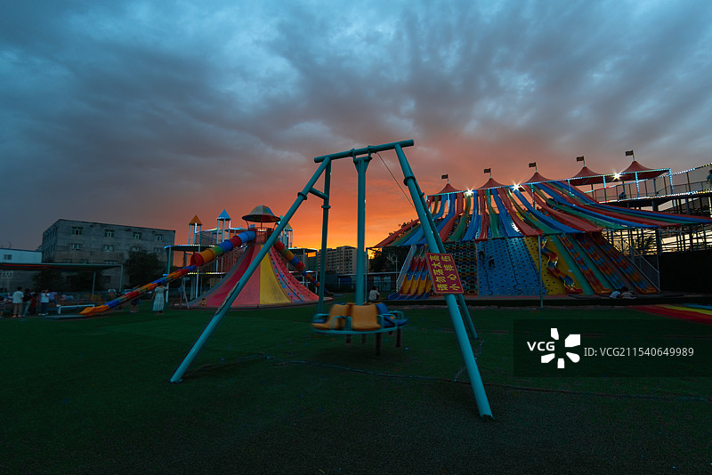 晚霞映照彩虹岛无动力乐园（乌鲁木齐市）图片素材