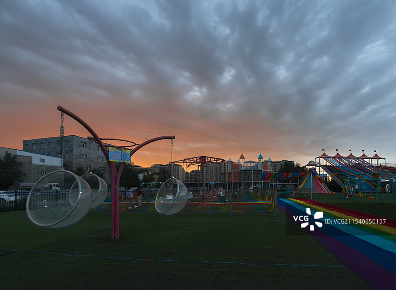 晚霞映照彩虹岛无动力乐园（乌鲁木齐市）图片素材