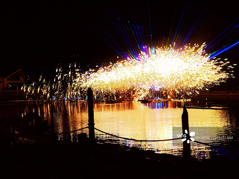 任务投稿：年味.春节主题内容之春节城市氛围.节日打铁花（辽宁省葫芦岛市）图片素材