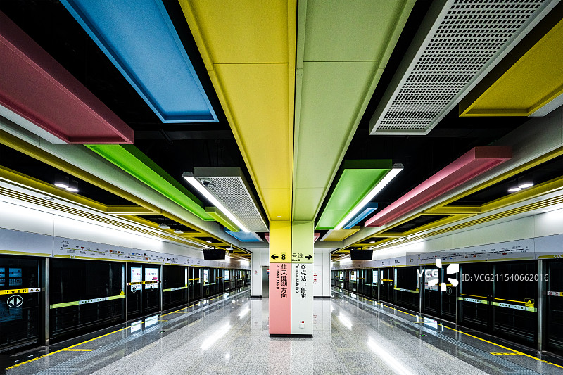 静静的时光，前进的道路总是充满阳光和希望，让时间慢慢的走过让生活充满幸福。图片素材