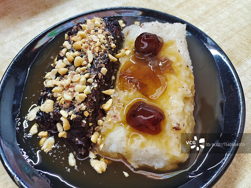 洛阳特色美食玫瑰双色切糕图片素材