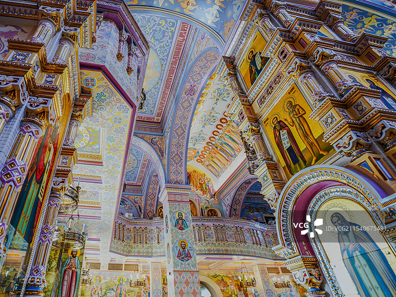 极致奢华的教堂内部墙绘雕刻高清全景图图片素材