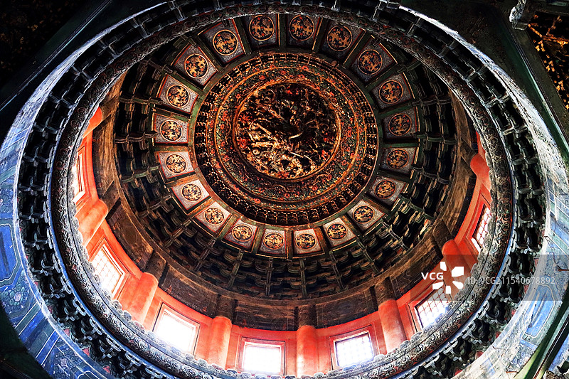 北京故宫万春亭蟠龙藻井图片素材