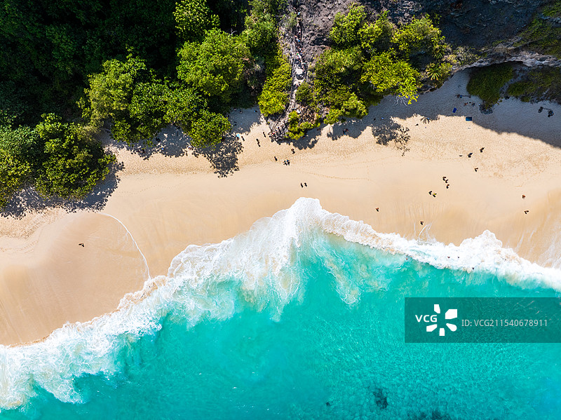 印尼巴厘岛精灵坠崖沙滩图片素材