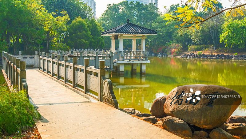 广西柳州马鹿山公园重曲桥风光图片素材