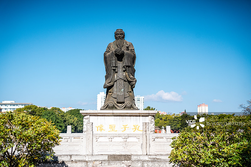 建水文庙孔子雕塑图片素材