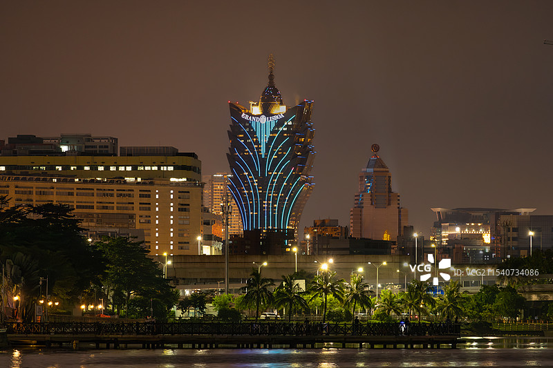 珠海遥望澳门新葡京酒店夜景图片素材