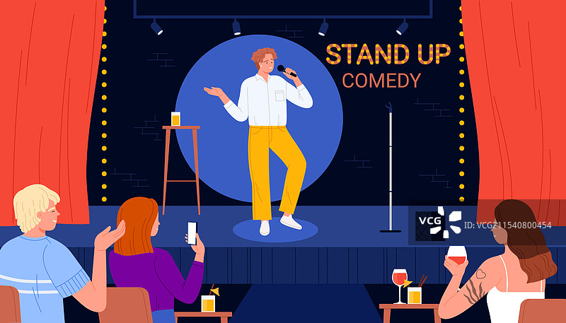 站立喜剧表演的喜剧演员手持麦克风图片素材