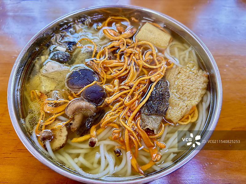 正宗云南野生菌米线图片素材