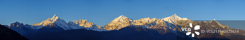 卡瓦格博梅里雪山日照金山图片素材