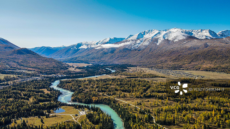 喀纳斯村全貌图片素材