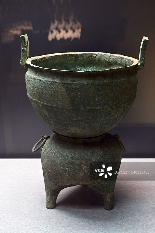 晋国青铜文物《甗》，春秋，山西省襄汾县陶寺北墓地2015M1出土，山西博物院 藏图片素材