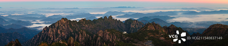 安徽黄山航拍：光明顶日出风景（全景拼接）图片素材