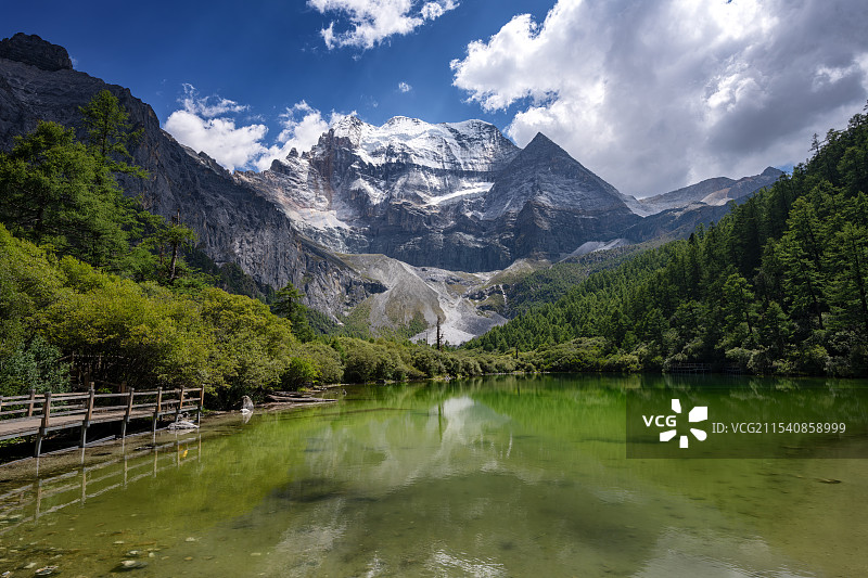 四川甘孜横断山稻城亚丁珍珠海图片素材