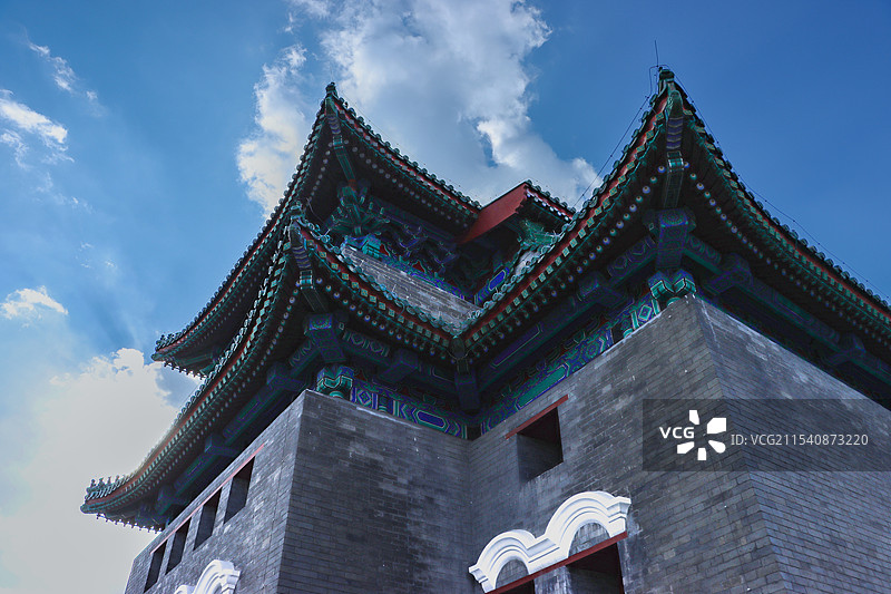蓝天白云下的北京正阳门箭楼一角图片素材