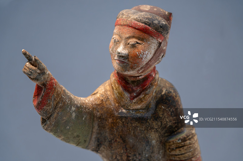 陕西咸阳博物院汉代彩绘兵马俑指挥俑图片素材