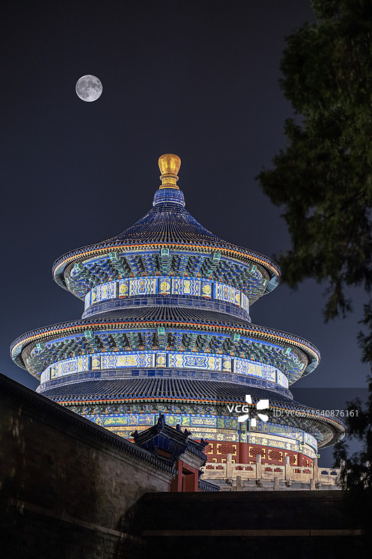 北京天坛公园夜景灯光下的祈年殿图片素材