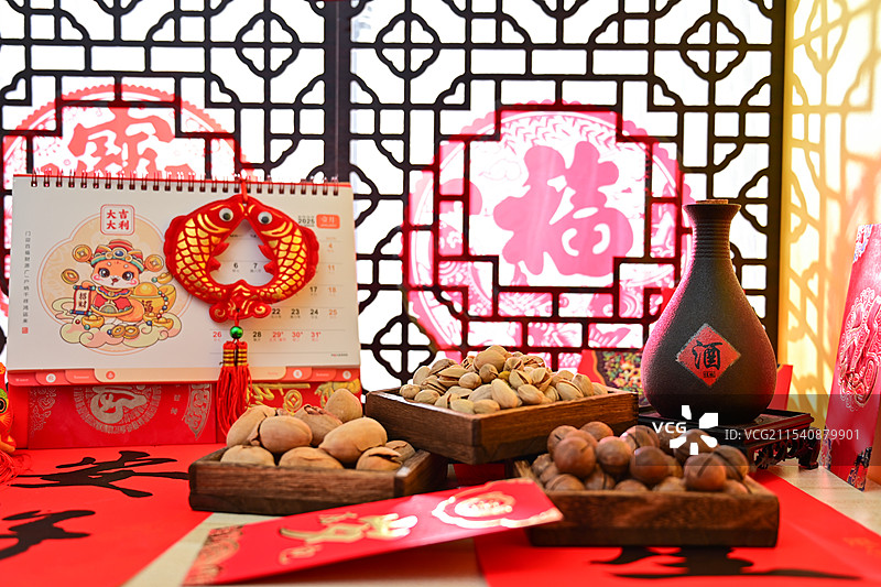 中国传统新年春节美食干果白酒祝福拜年图片素材