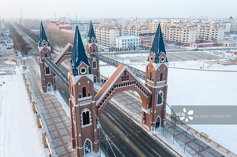 中国新疆阿勒泰布尔津县喀纳斯塔桥冬季航拍图片素材