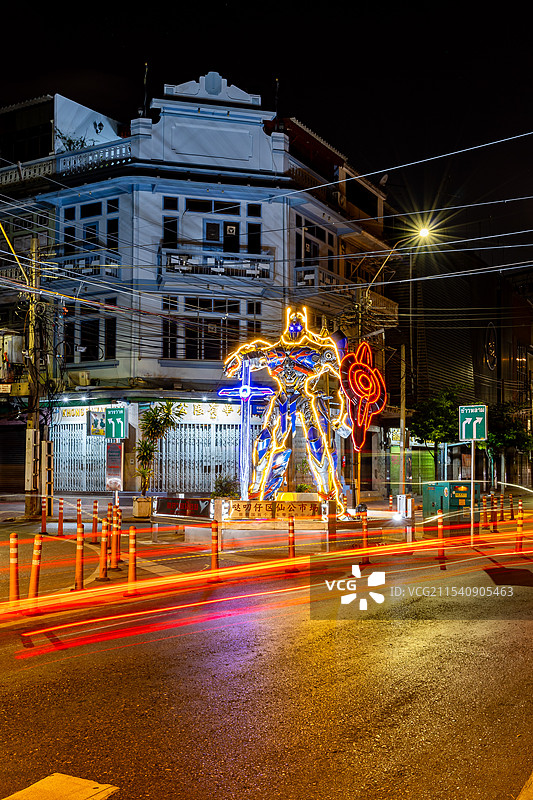 曼谷街道夜景变形金刚图片素材