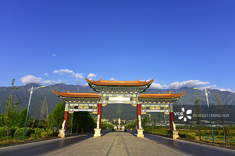 云南大理崇圣寺三塔公园牌楼牌坊入口图片素材