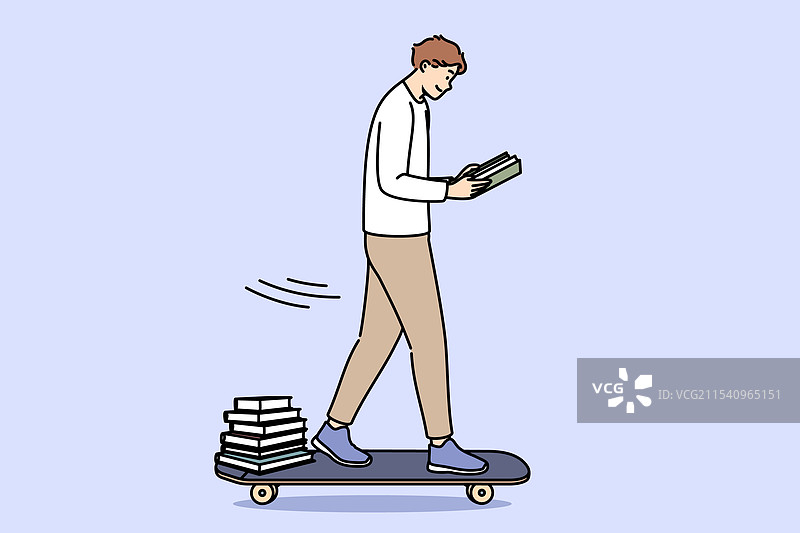 男学生一边阅读书籍一边滑滑板图片素材
