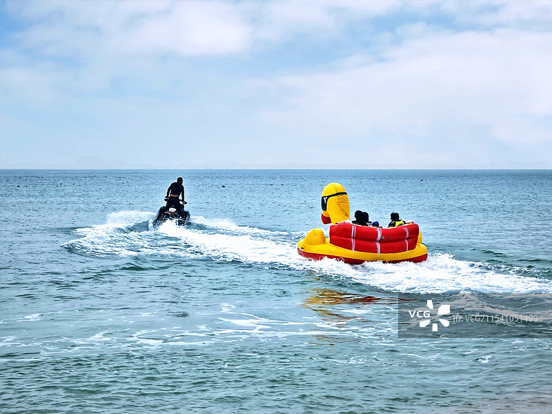 海上冲浪快乐时光图片素材