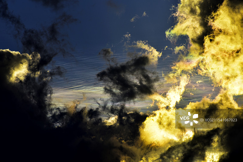 云南迪庆州德钦县梅里雪山火烧云彩云图片素材