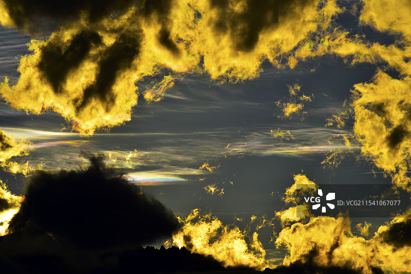 云南迪庆州德钦县梅里雪山火烧云彩云图片素材