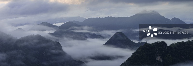 山峦层叠的楠溪江风景区图片素材