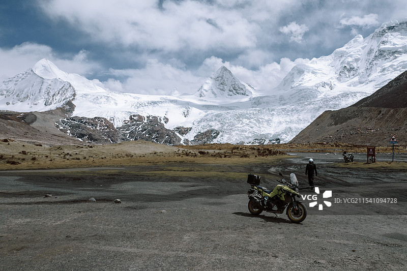 西藏萨普神山图片素材