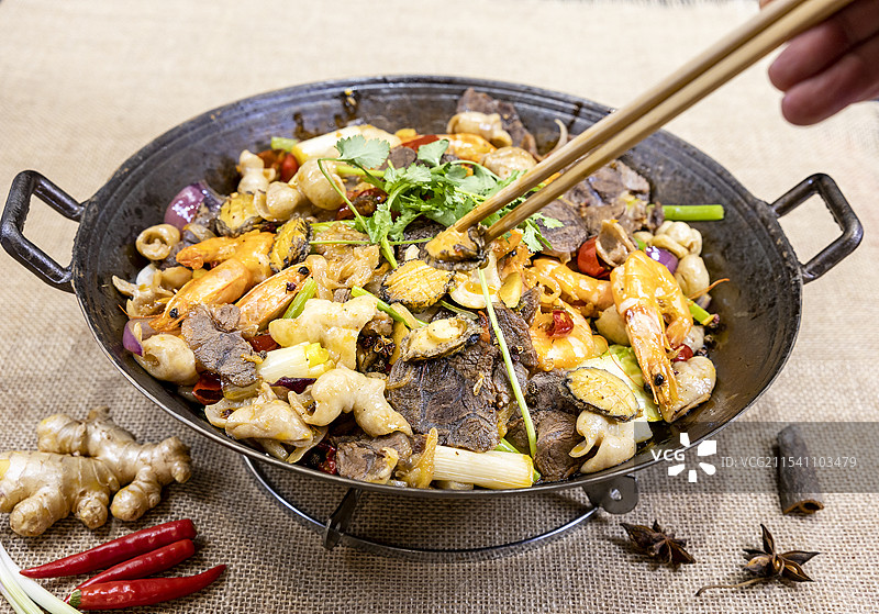 香辣肥肠干锅图片素材