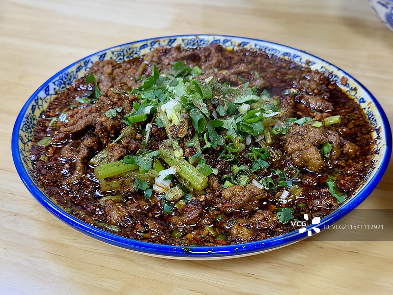 一盘麻辣牛肉丝图片素材