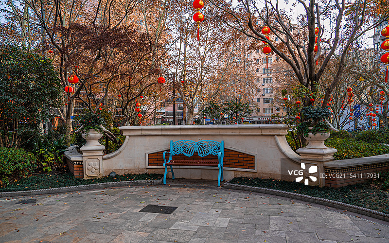 上海 衡复风貌区 高安路 高安花园 蓝色长椅图片素材