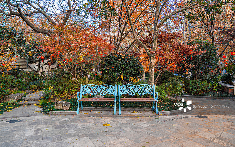 上海 衡复风貌区 高安路 高安花园 蓝色长椅图片素材