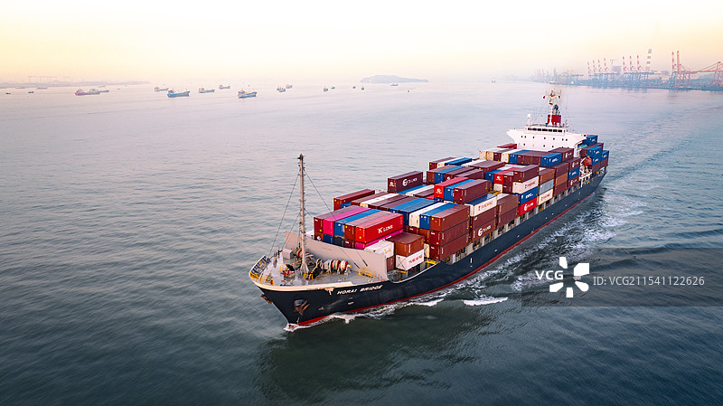 集装箱货轮货船海运图片素材